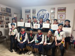 7 «А» класс миротворцев (классный руководитель Яна Анатольевна) поздравили педагогов и ветеранов с Днём Учителя